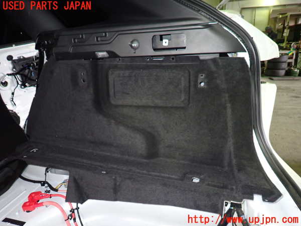 1UPJ-16797675]ジャガー・Fペース(DC2XB)右リアピラートリム 中古_m0002.jpg