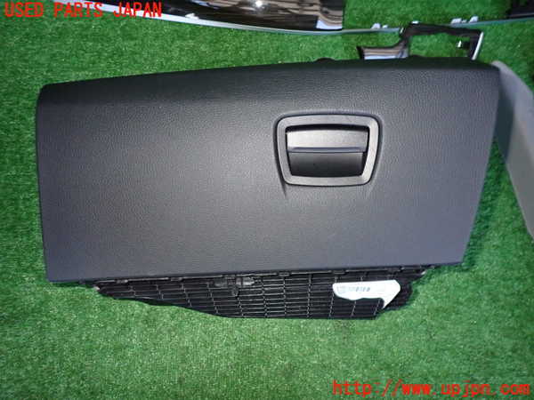 2UPJ-16817516]BMW 523d(FW20)(F10)グローブボックス1 中古_m0001.jpg