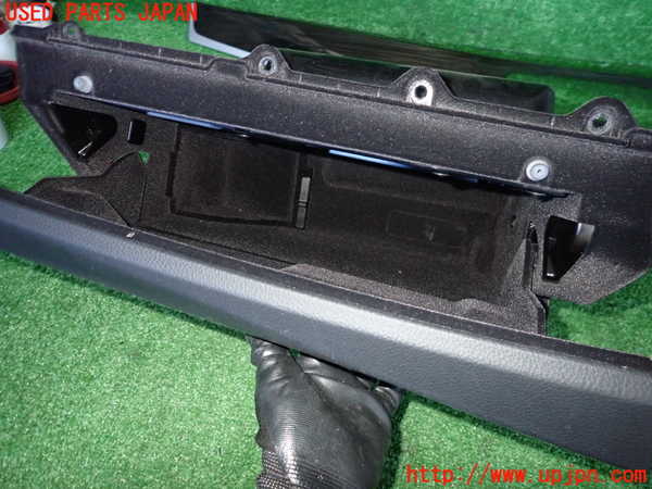 2UPJ-16817516]BMW 523d(FW20)(F10)グローブボックス1 中古_m0003.jpg