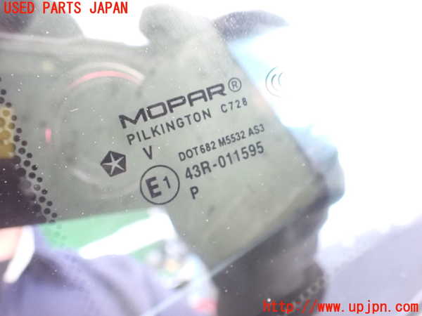 5UPJ-16821382]ジープ・レネゲード(BV13PM)左クォーターガラス 中古 MOPAR M5532 43R-011595_m0002.jpg