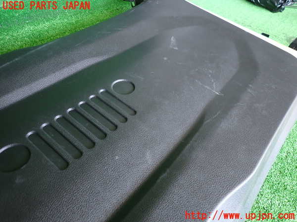 5UPJ-16821578]ジープ・レネゲード(BV13PM)バックドア内張り 中古_m0002.jpg