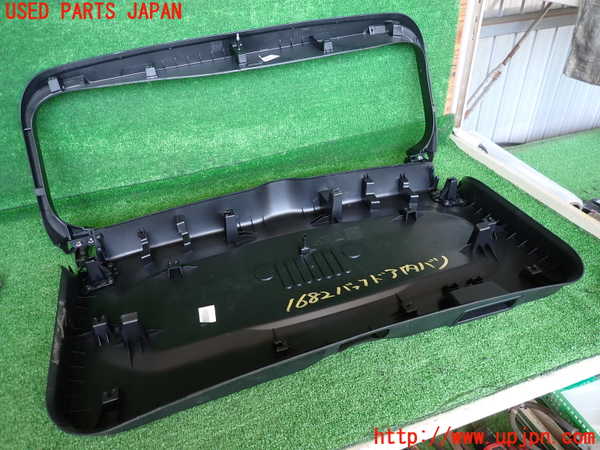 5UPJ-16821578]ジープ・レネゲード(BV13PM)バックドア内張り 中古_m0004.jpg