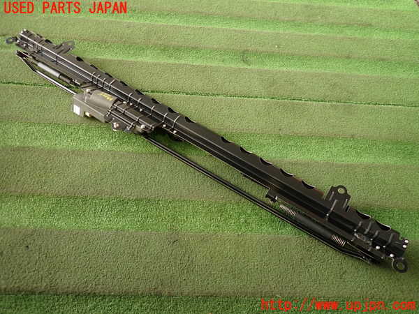5UPJ-16857790]レクサス・LS460(USF40)リアサンシェード 中古_m0002.jpg