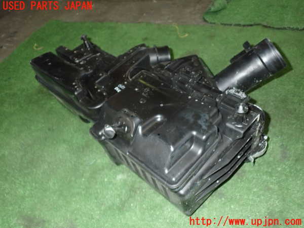 5UPJ-16862560]セレナ e-POWER(HFC27)エアクリーナーボックス 中古_m0001.jpg