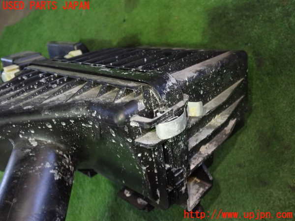 5UPJ-16862560]セレナ e-POWER(HFC27)エアクリーナーボックス 中古_m0004.jpg