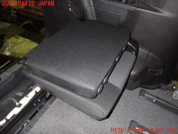 5UPJ-16867265]セレナ e-POWER(HFC27)左3列目シート 中古_m0004.jpg