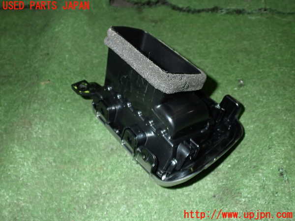 5UPJ-16867526]セレナ e-POWER(HFC27)エアコン吹き出し口1 (右) 中古_m0002.jpg