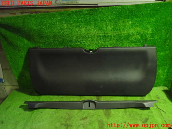 5UPJ-16861578]セレナ e-POWER(HFC27)バックドア内張り 中古_m0001.jpg