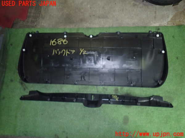 5UPJ-16861578]セレナ e-POWER(HFC27)バックドア内張り 中古_m0004.jpg