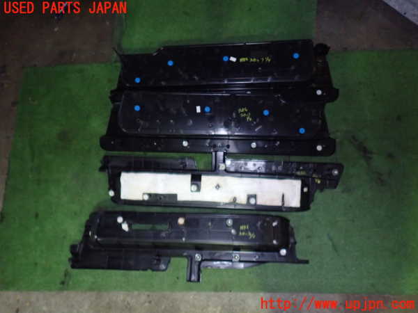 5UPJ-16867740]セレナ e-POWER(HFC27)スカッフプレート 中古_m0004.jpg