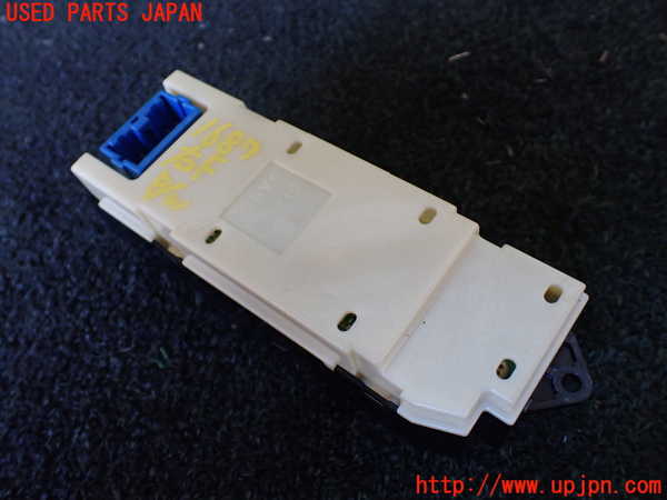 5UPJ-16876240]デリカ スペースギア(PD6W)右前パワーウィンドウスイッチ 中古_m0002.jpg