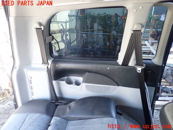 5UPJ-16877680]デリカ スペースギア(PD6W)左リアピラートリム 中古_m0001.jpg