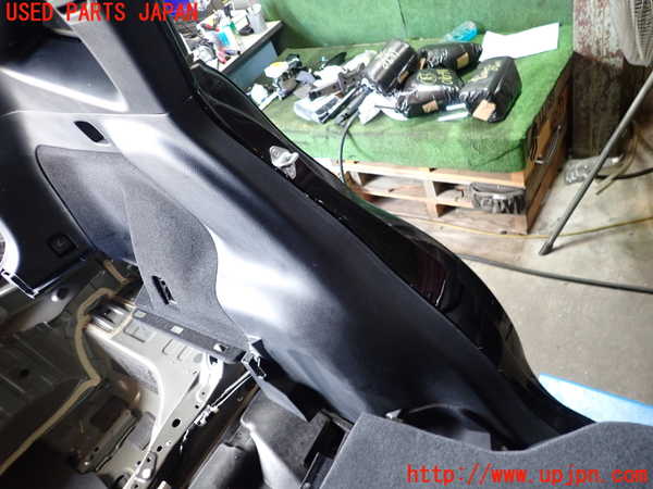 5UPJ-16907680]ハリアー(ZSU60W)左リアピラートリム 中古_m0004.jpg