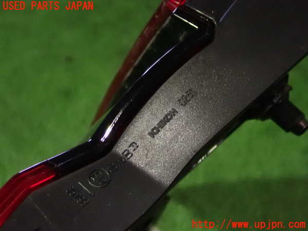 1UPJ-16951550]レヴォーグ(VN5)右リアフィニッシャー 中古_m0003.jpg