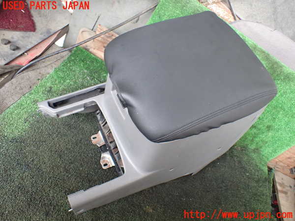 1UPJ-16987540]ランクル100系(HDJ101K)センターコンソール 中古