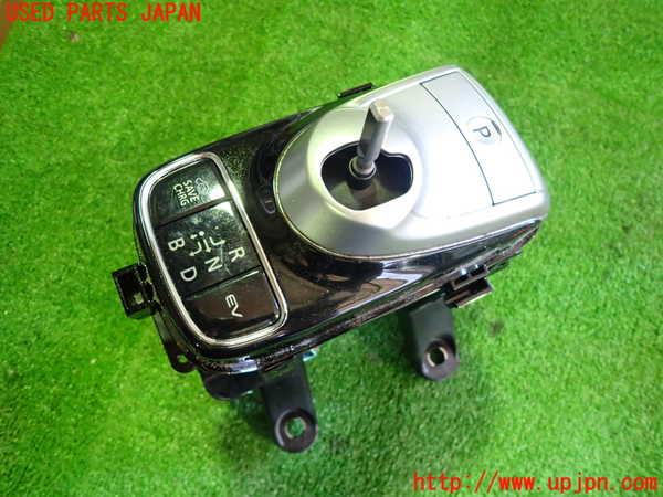 5UPJ-17007555]アウトランダーPHEV(GG3W)ATシフトレバー 中古_m0001.jpg