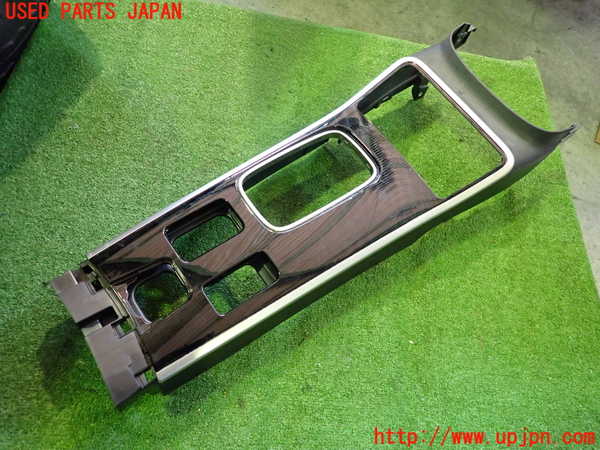 5UPJ-17007549]アウトランダーPHEV(GG3W)コンソール 中古_m0001.jpg