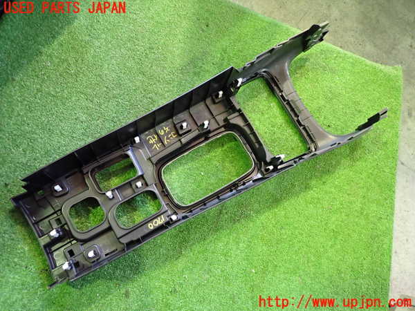 5UPJ-17007549]アウトランダーPHEV(GG3W)コンソール 中古_m0002.jpg