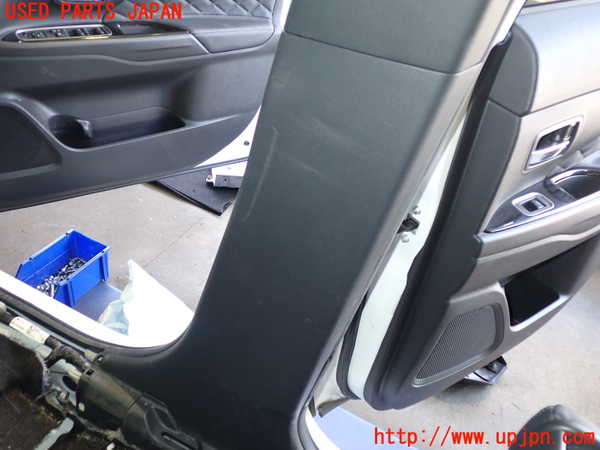 5UPJ-17007665]アウトランダーPHEV(GG3W)右センターピラートリム 中古_m0002.jpg