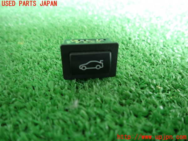 5UPJ-17016310]BMW M4 クーペ(3C30)(F82)スイッチ5 (トランク) 中古_m0001.jpg