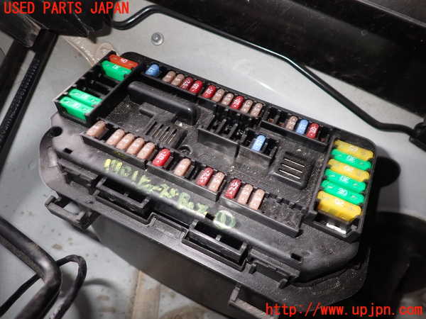 5UPJ-17016741]BMW M4 クーペ(3C30)(F82)ヒューズボックス1 中古_m0001.jpg
