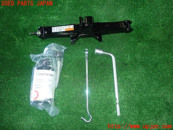 5UPJ-17057805]デリカD：5(CV1W)車載工具 中古_m0001.jpg