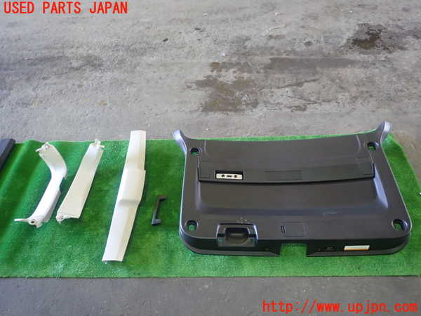 5UPJ-17051578]デリカD：5(CV1W)バックドア内張り 中古_m0001.jpg