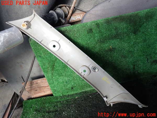 5UPJ-17107655]レジアスエース(ハイエース200系)(KDH201V)右フロントピラートリム 中古_m0003.jpg