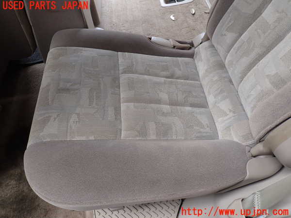 5UPJ-17117175]ランクル100系(UZJ100W)左2列目シート 中古_m0003.jpg