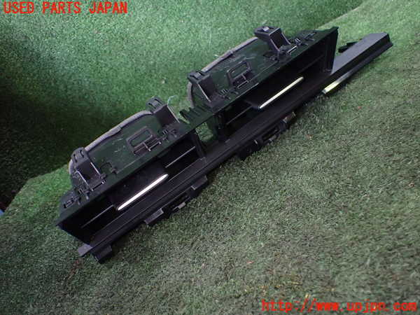 5UPJ-17167527]ヴォクシーハイブリッド(ノアハイブリッド)(ZWR90W)エアコン吹き出し口2（真中） 中古_m0001.jpg