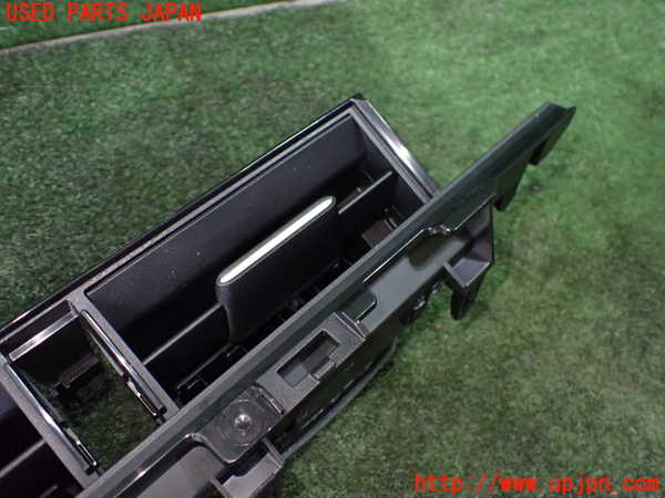 5UPJ-17167527]ヴォクシーハイブリッド(ノアハイブリッド)(ZWR90W)エアコン吹き出し口2（真中） 中古_m0003.jpg
