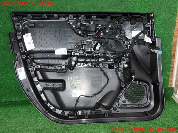 5UPJ-17201234]ベンツ GLB200 d(247612M)(X247)右前ドア内張り 中古_m0003.jpg