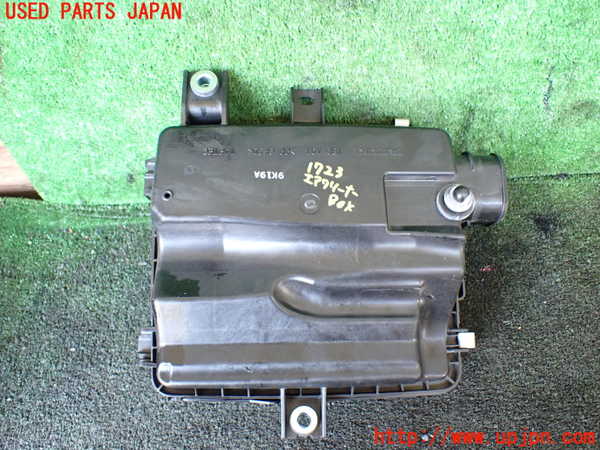 5UPJ-17232560]ジムニー シエラ(JB74W)エアクリーナーボックス 中古_m0002.jpg