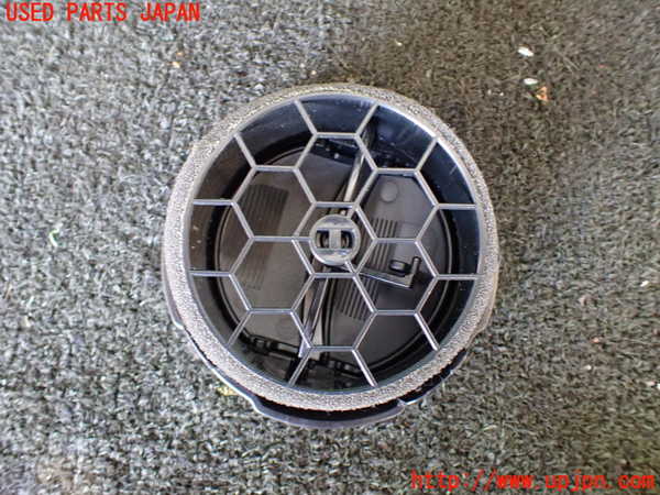5UPJ-17237527]ジムニー シエラ(JB74W)エアコン吹き出し口2（左） 中古_m0004.jpg