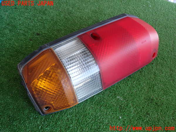5UPJ-17271536]ランクル70系(HZJ77V(改))左テールランプ 中古_m0001.jpg