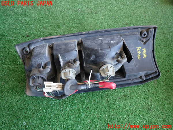 5UPJ-17271536]ランクル70系(HZJ77V(改))左テールランプ 中古_m0003.jpg