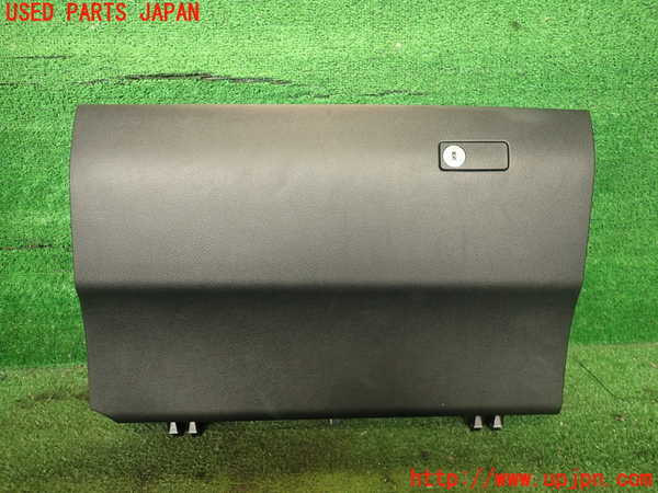 5UPJ-17287516]レクサス・NX300(AGZ10)グローブボックス1 中古_m0001.jpg