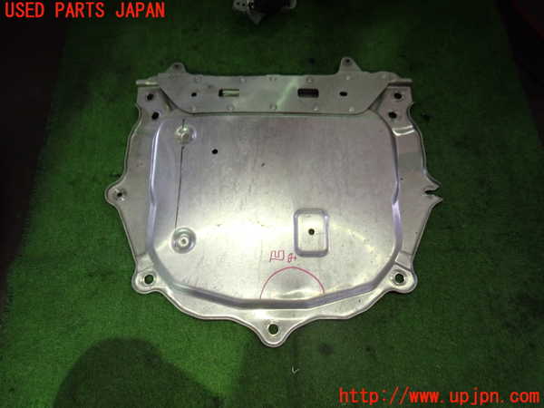 5UPJ-17302170]アバルト・124スパイダー(NF2EK)エンジンアンダーカバー 中古_m0001.jpg