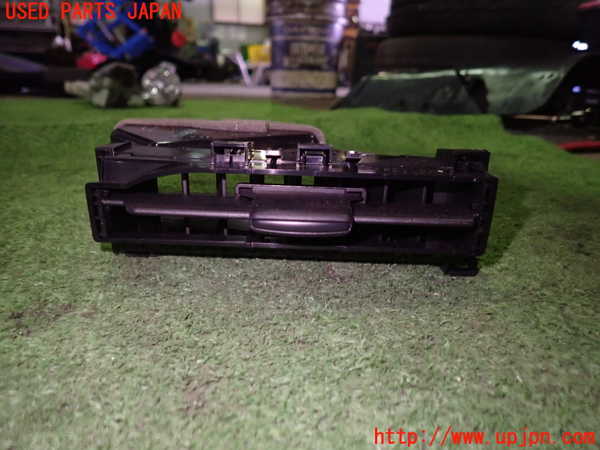 5UPJ-17307527]アバルト・124スパイダー(NF2EK)エアコン吹き出し口2 (真中) 中古_m0001.jpg