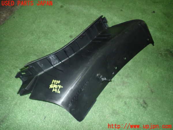 5UPJ-17307680]アバルト・124スパイダー(NF2EK)左リアピラートリム 中古_m0002.jpg