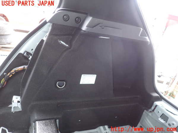 5UPJ-17357675]BMW 118i F40(7K15)右リアピラートリム 中古 1シリーズ_m0003.jpg