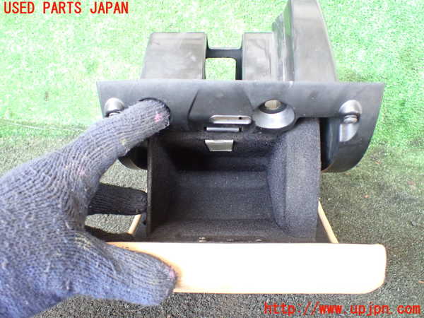 1UPJ-17367841]マセラティ・クアトロポルテ(MQP)小物入れ1 中古_m0003.jpg