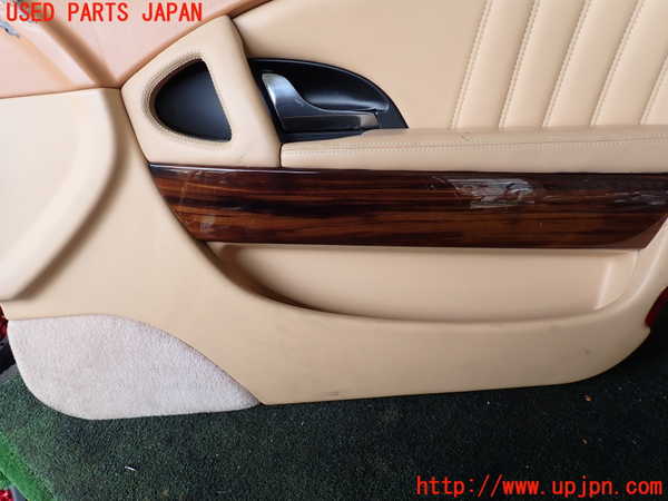 1UPJ-17361234]マセラティ・クアトロポルテ(MQP)右前ドア内張り 中古_m0003.jpg