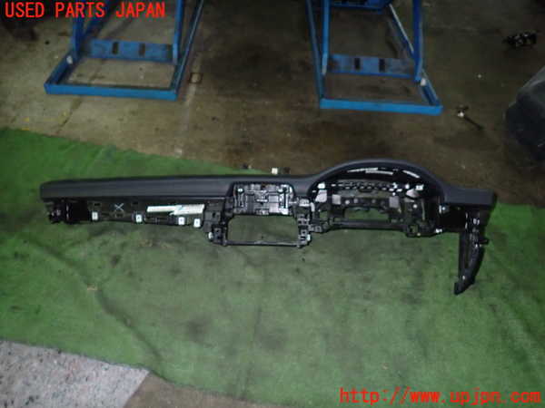 1UPJ-17377505]ベンツ CLS400(218361 C218)ダッシュボード 中古_m0001.jpg