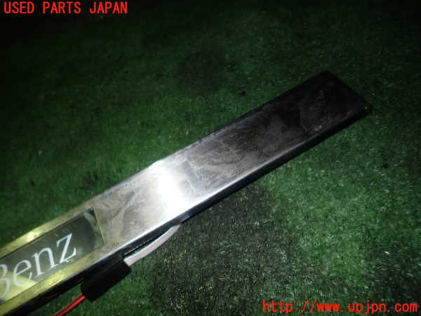 5UPJ-17377740]ベンツ CLS400(218361 C218)スカッフプレート 中古_m0002.jpg