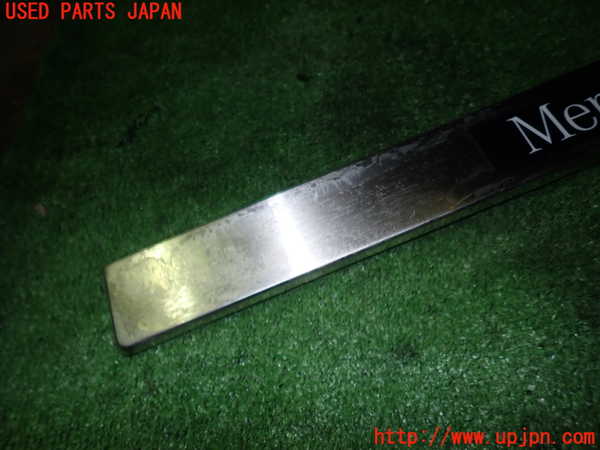 5UPJ-17377740]ベンツ CLS400(218361 C218)スカッフプレート 中古_m0003.jpg