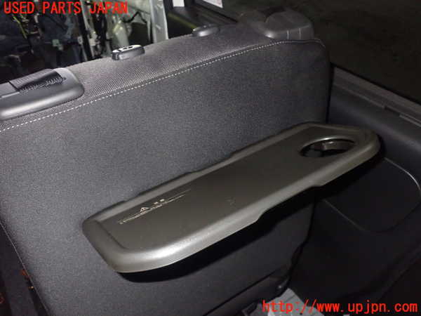 5UPJ-17397145]セレナ(GFC27)右2列目シート 中古_m0005.jpg