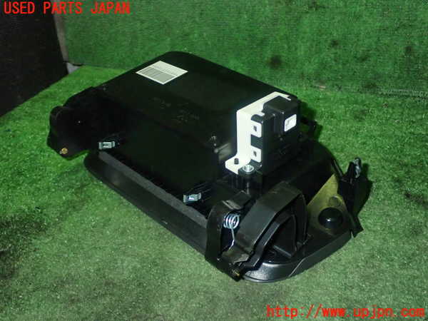 5UPJ-17397841]セレナ(GFC27)小物入れ1 中古_m0002.jpg
