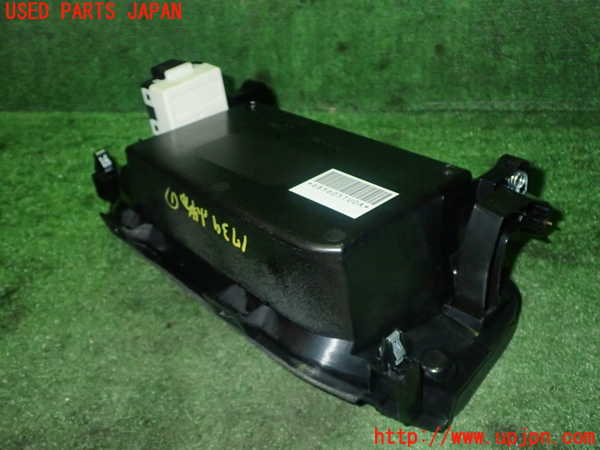 5UPJ-17397841]セレナ(GFC27)小物入れ1 中古_m0003.jpg