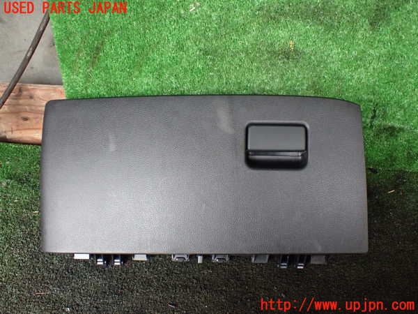 5UPJ-17417516]ヤリス(YARIS) クロス(MXPB15)グローブボックス1 中古_m0001.jpg